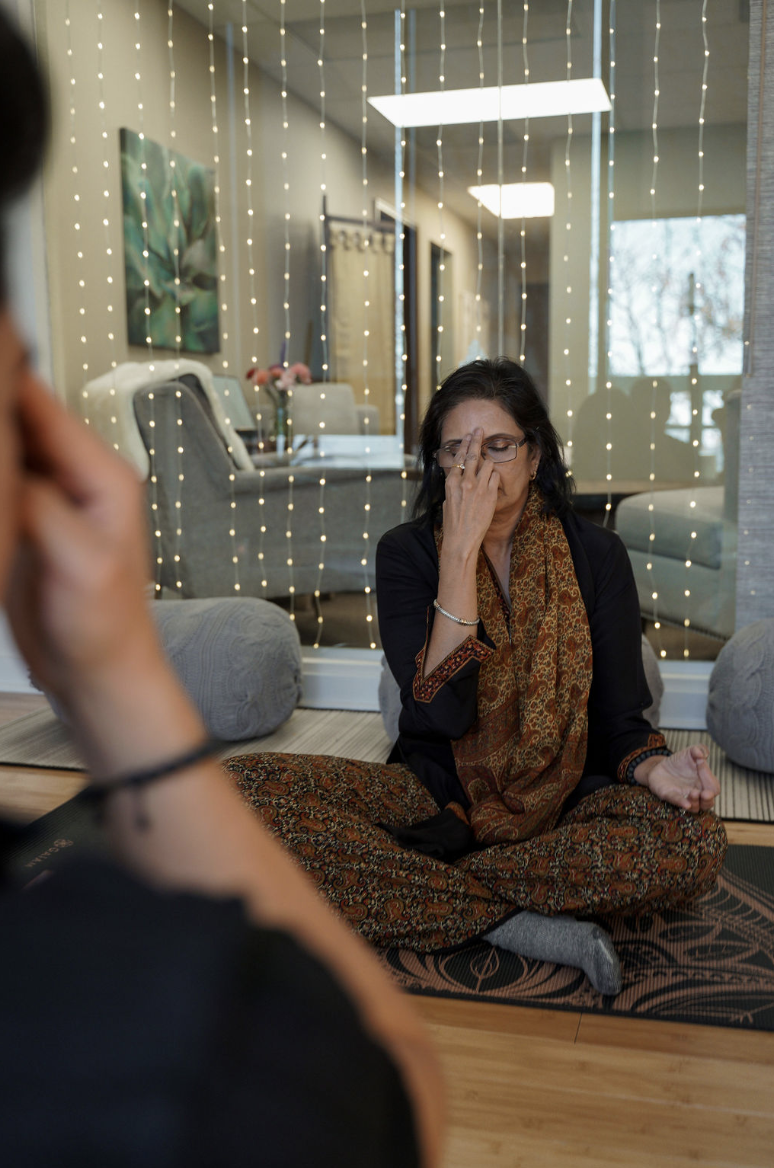 A practitioner guiding a client through Holosomatic Breathwork in the Ayumind studio