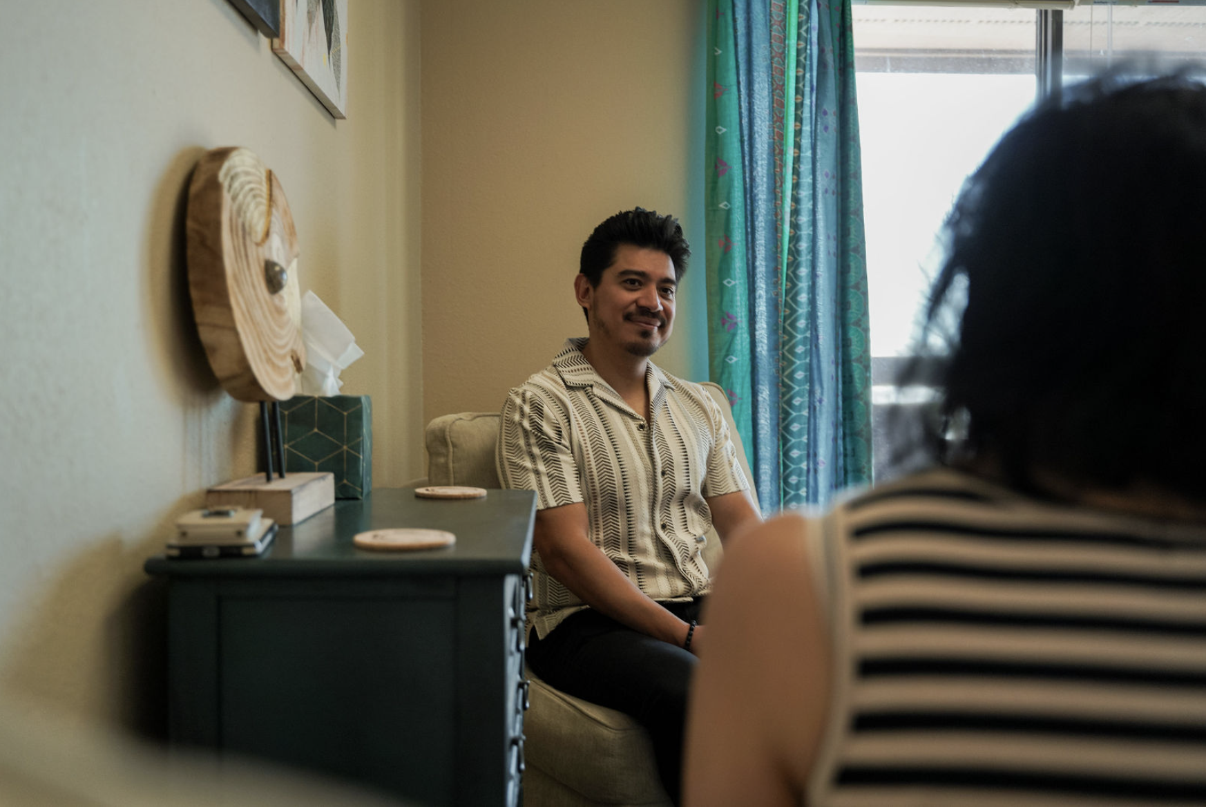 A therapy session at Ayumind supporting breathwork integration